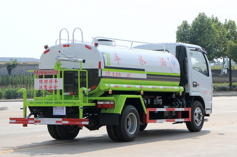 東風(fēng)5噸灑水車