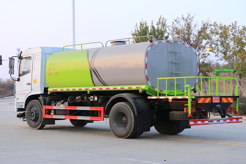 東風專底12噸灑水車