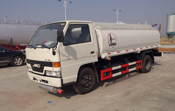 江鈴順達5噸油罐車