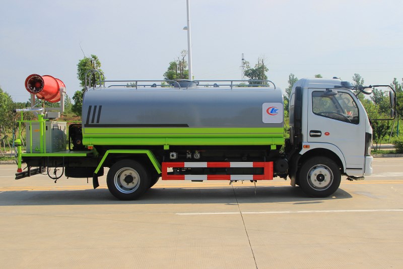 國(guó)六大多利卡 9噸 噴霧車