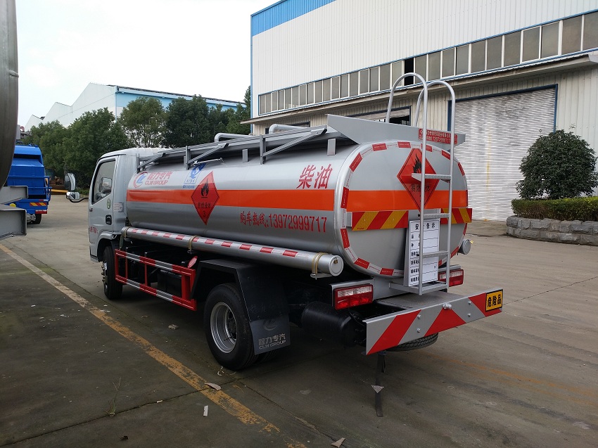東風(fēng)多利卡5噸油罐車(chē)尾部展示圖片