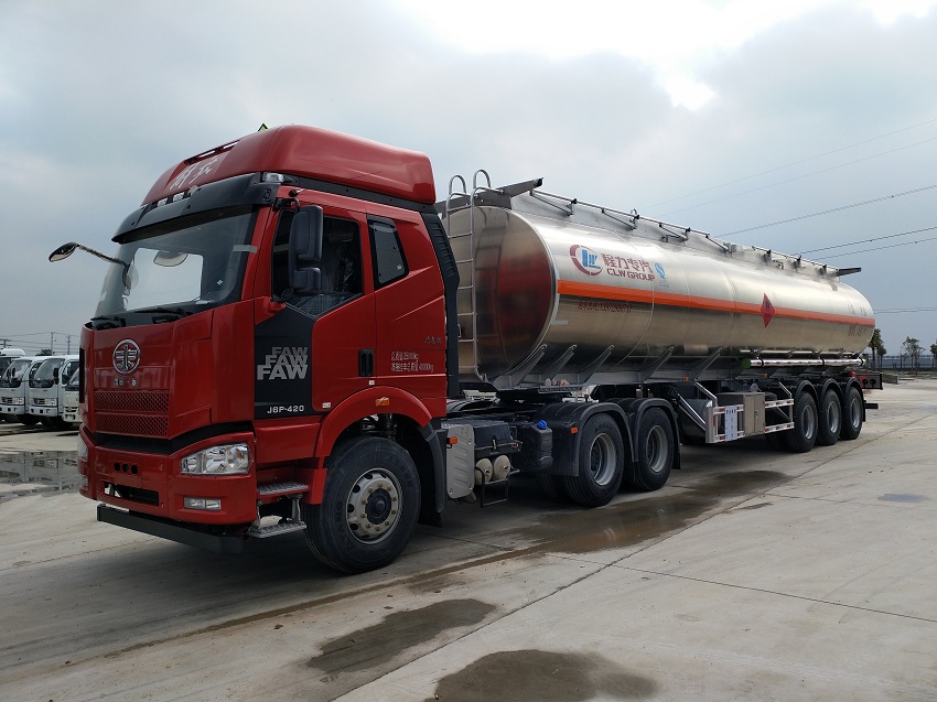 46立方鋁合金半掛油罐車側面展示