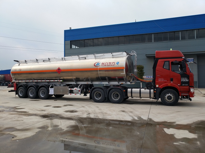 46立方鋁合金半掛油罐車側面展示圖